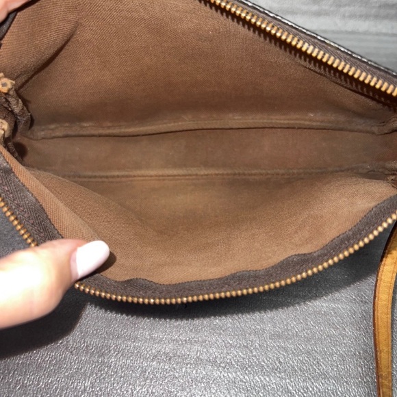 Louis Vuitton Pochette Accessories Monogram - Picture 9 of 10